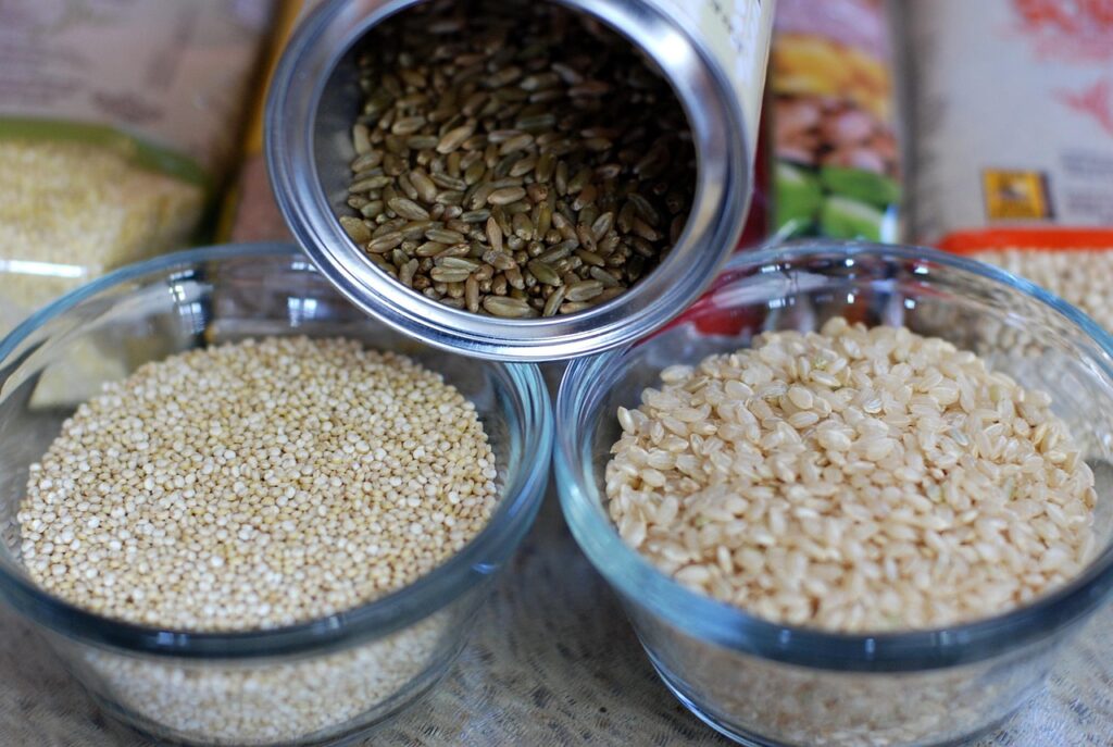 Brown rice and quinoa whole grains recommended for stable blood glucose control in diabetes